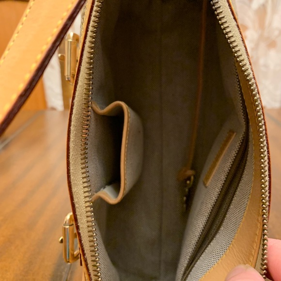 Dooney And Bourke Double Front Pocket Handbag - Picture 6 of 8